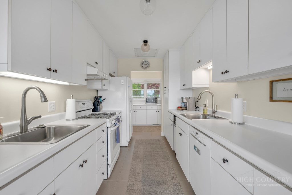 784 Alpine Drive
