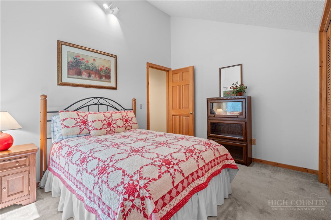 221 White Oak Trail