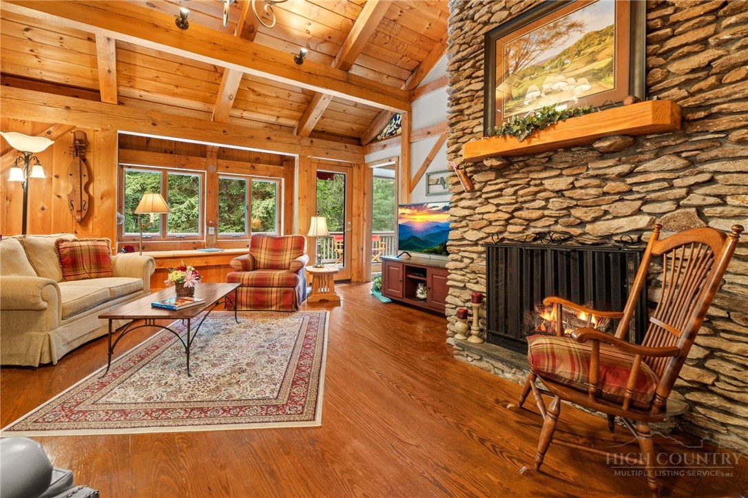 221 White Oak Trail
