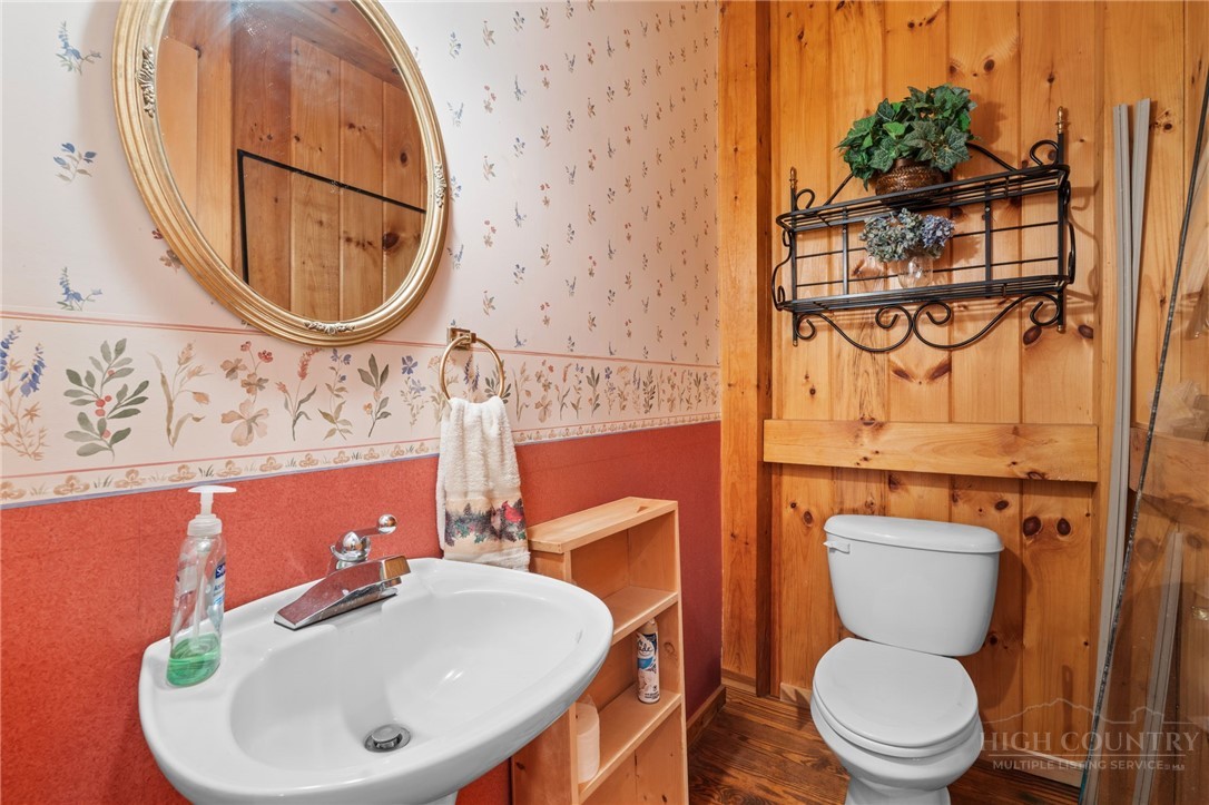 221 White Oak Trail