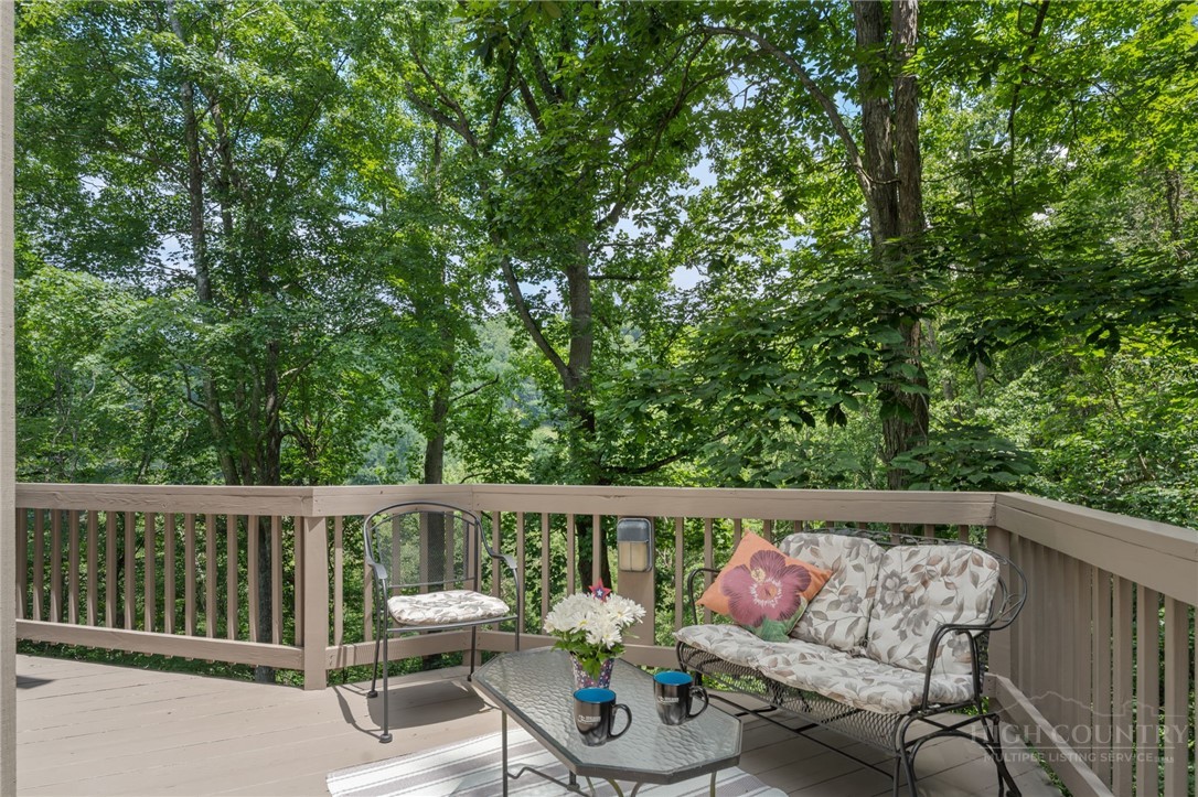 221 White Oak Trail