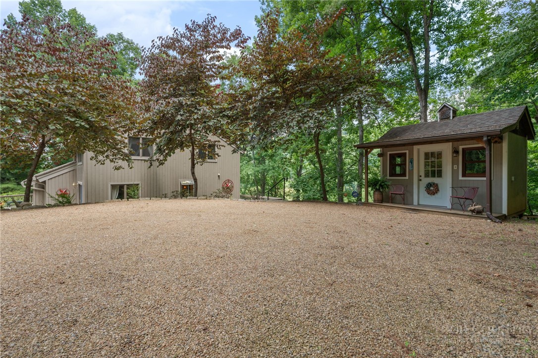 221 White Oak Trail