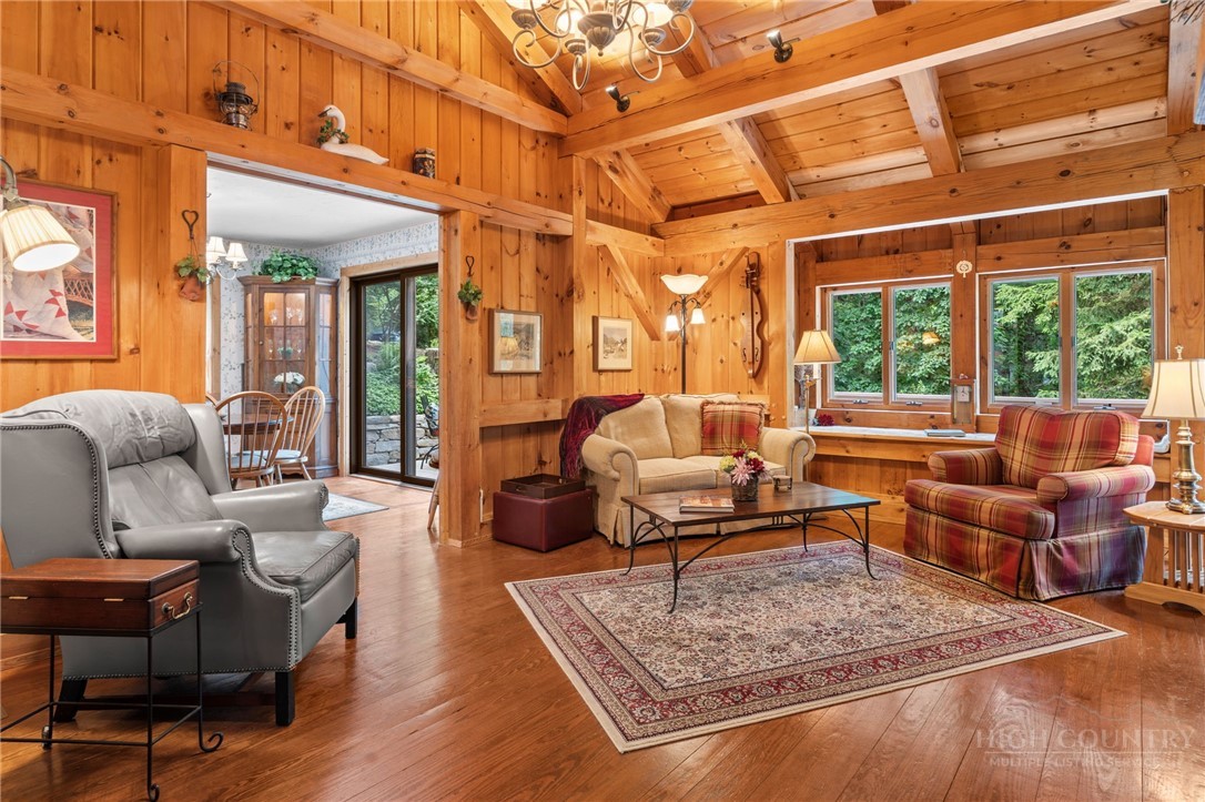 221 White Oak Trail