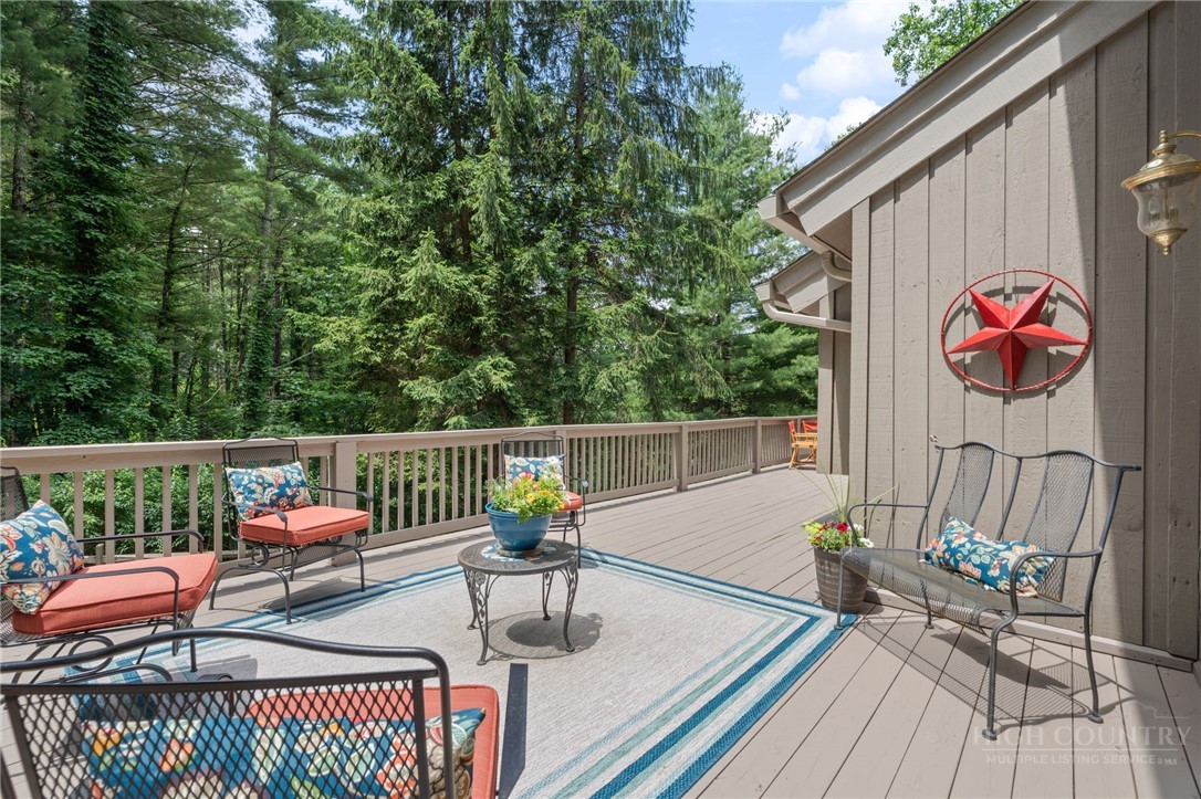 221 White Oak Trail