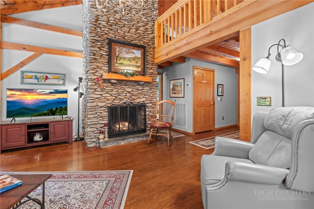 221 White Oak Trail