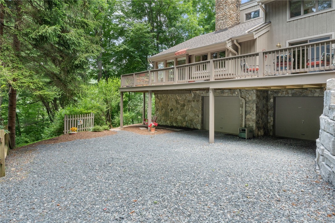 221 White Oak Trail