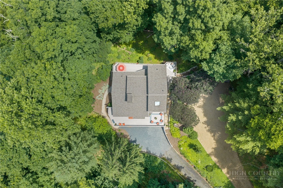 221 White Oak Trail