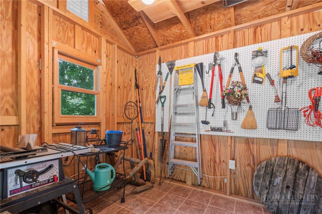 221 White Oak Trail