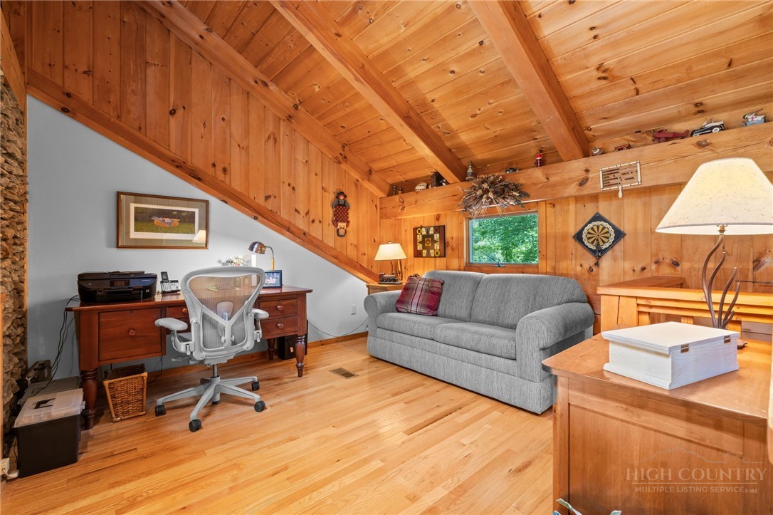 221 White Oak Trail