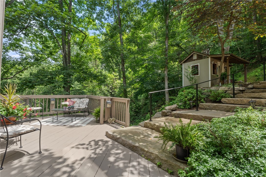 221 White Oak Trail