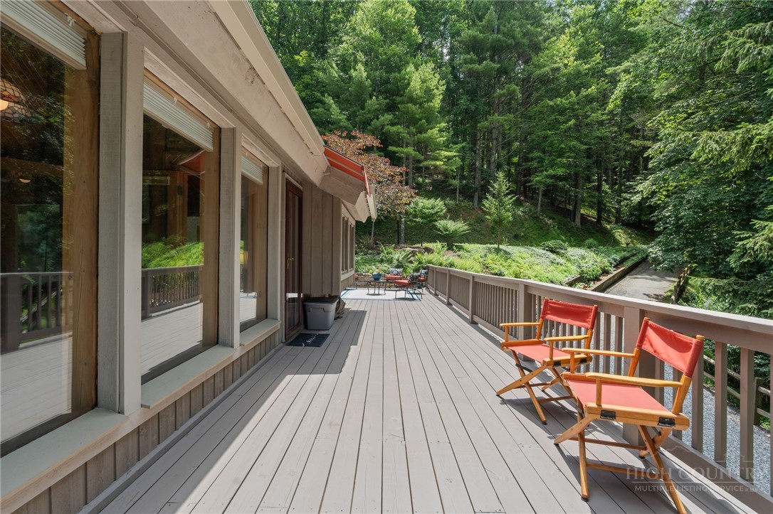 221 White Oak Trail