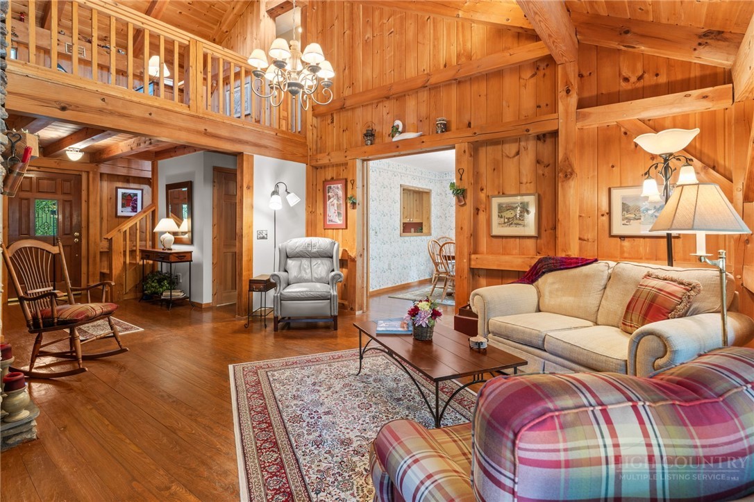 221 White Oak Trail