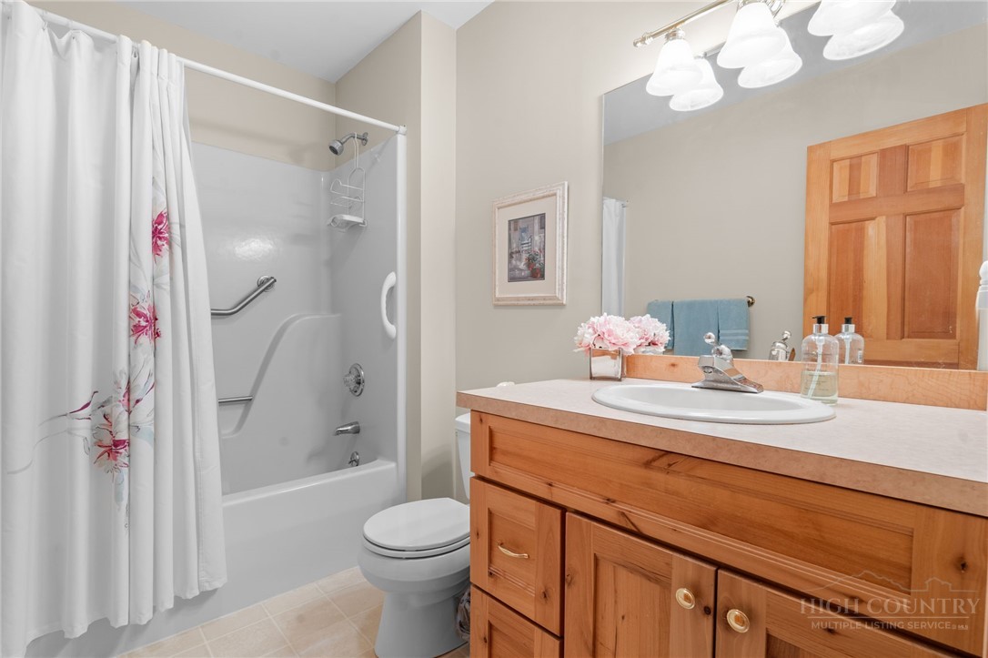 221 White Oak Trail