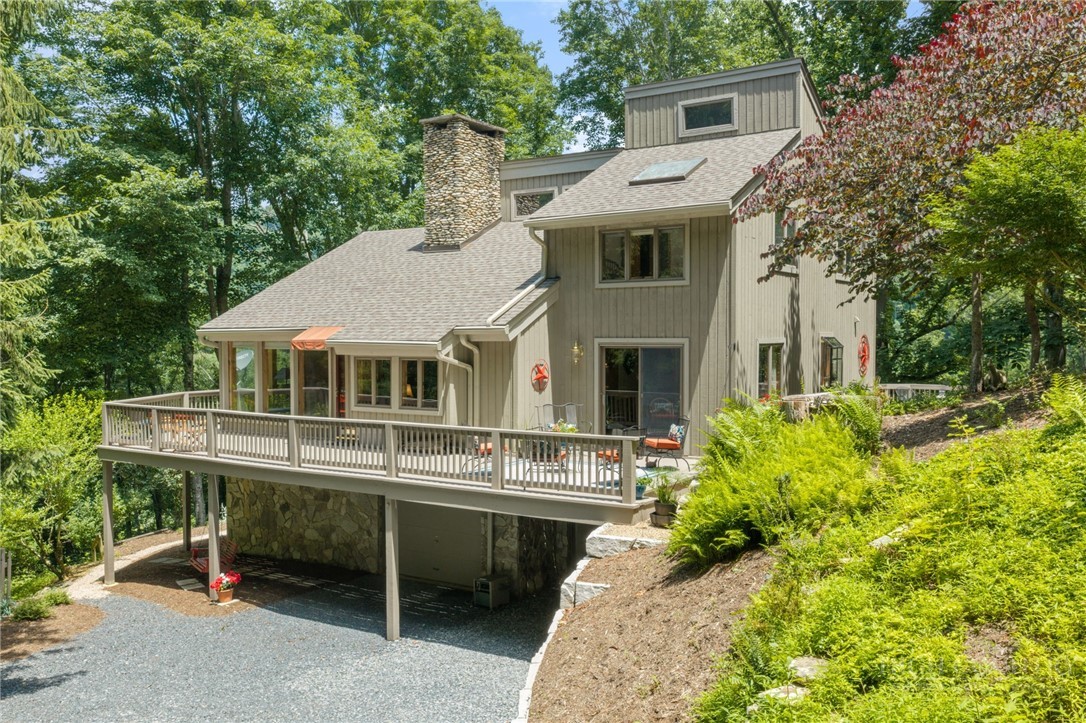 221 White Oak Trail