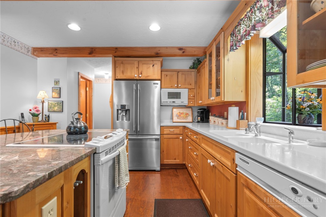 221 White Oak Trail