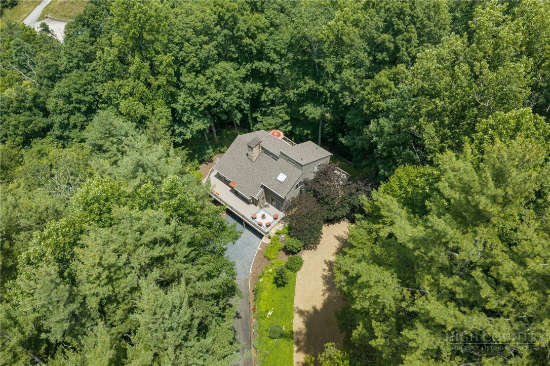 221 White Oak Trail