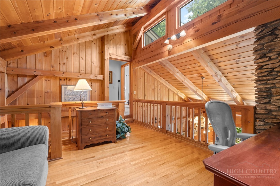 221 White Oak Trail