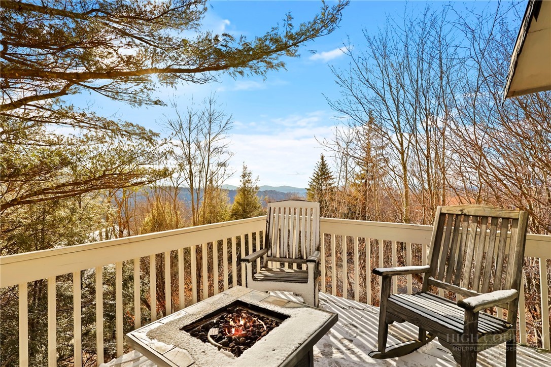 207 Pinnacle Ridge Road