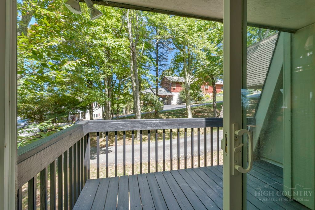 207 Pinnacle Ridge Road