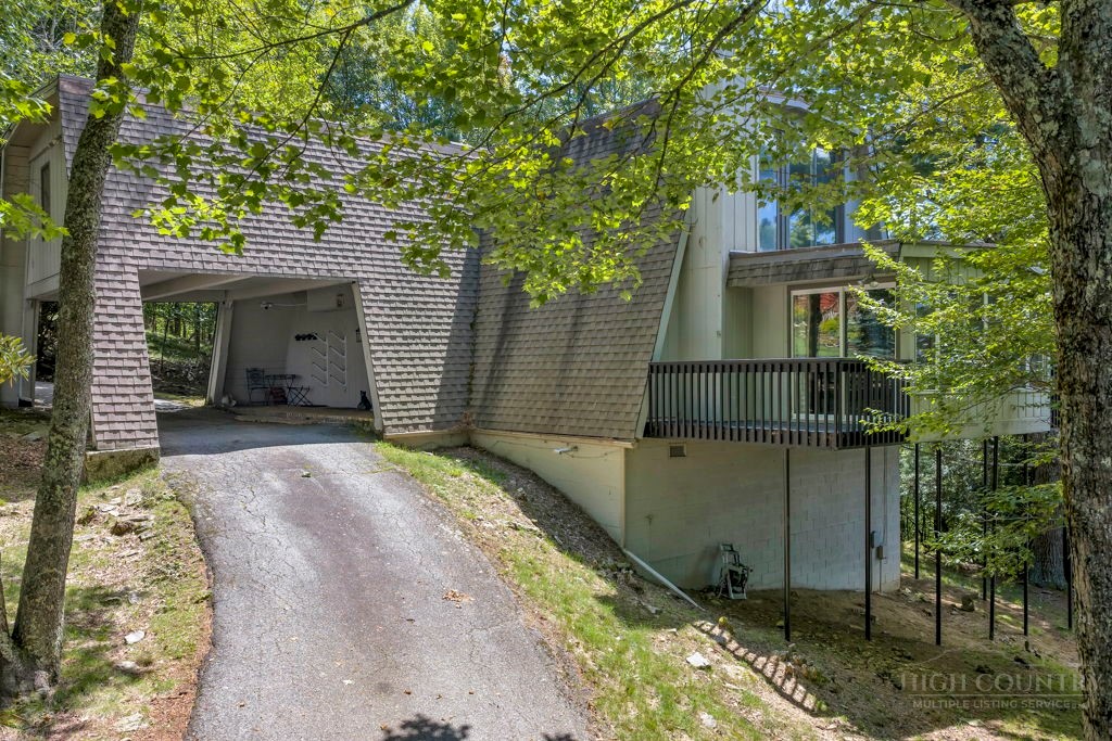 207 Pinnacle Ridge Road