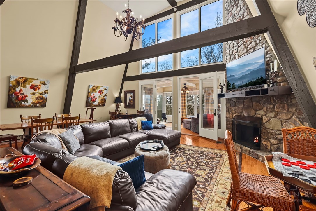 207 Pinnacle Ridge Road