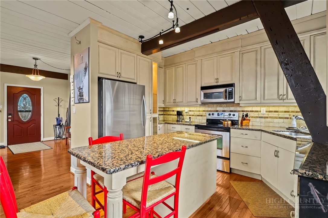 207 Pinnacle Ridge Road
