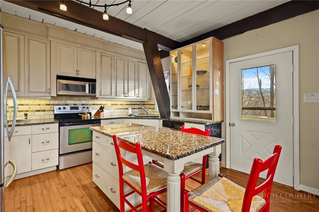 207 Pinnacle Ridge Road