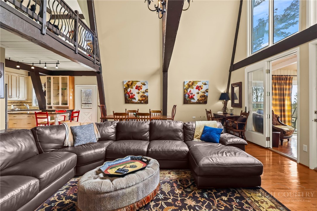 207 Pinnacle Ridge Road