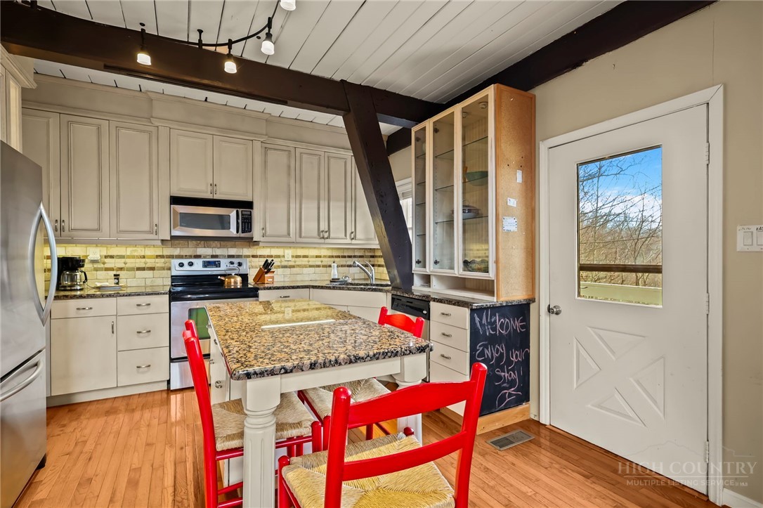 207 Pinnacle Ridge Road