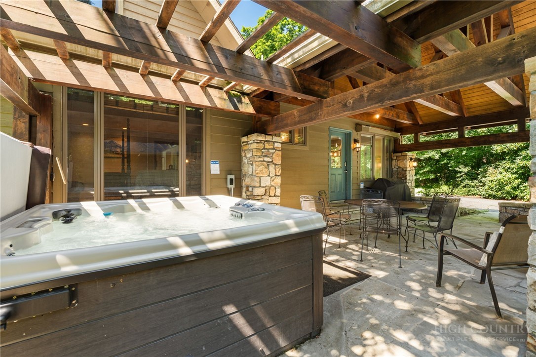 126 Rock Ledge Lane