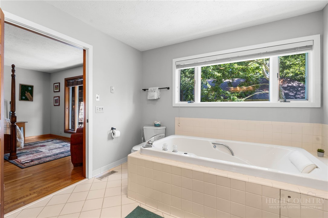 126 Rock Ledge Lane