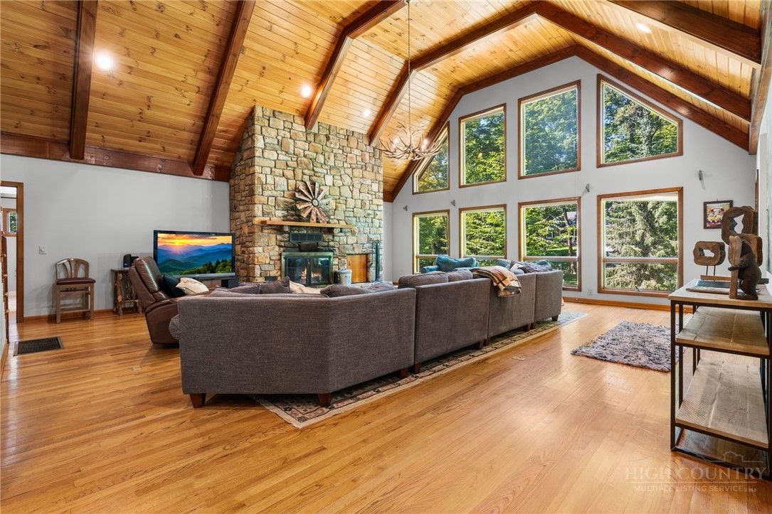 126 Rock Ledge Lane