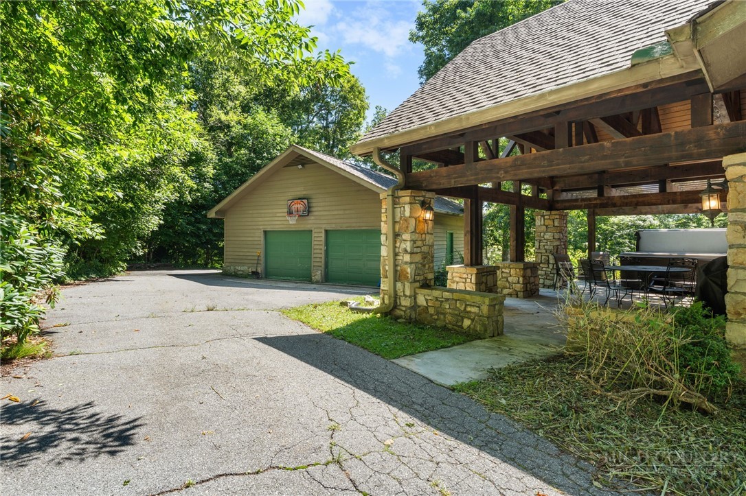 126 Rock Ledge Lane