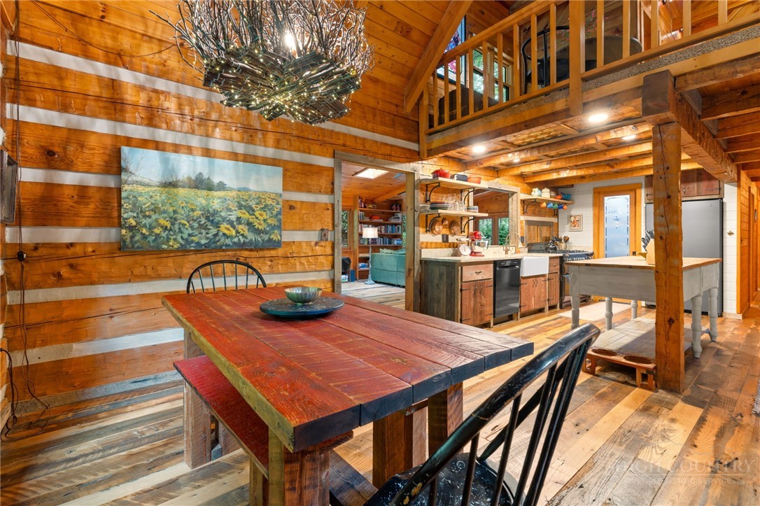 982 Jakes Mountain Road