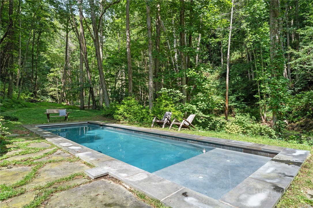 982 Jakes Mountain Road