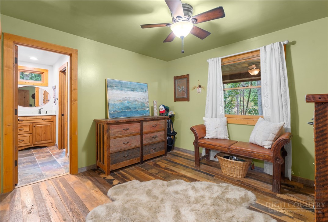 982 Jakes Mountain Road