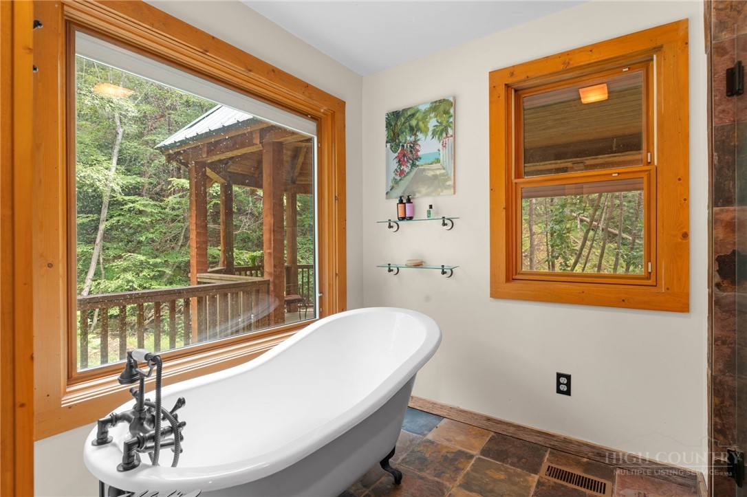 982 Jakes Mountain Road