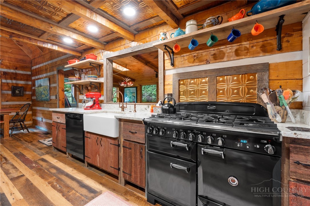 982 Jakes Mountain Road