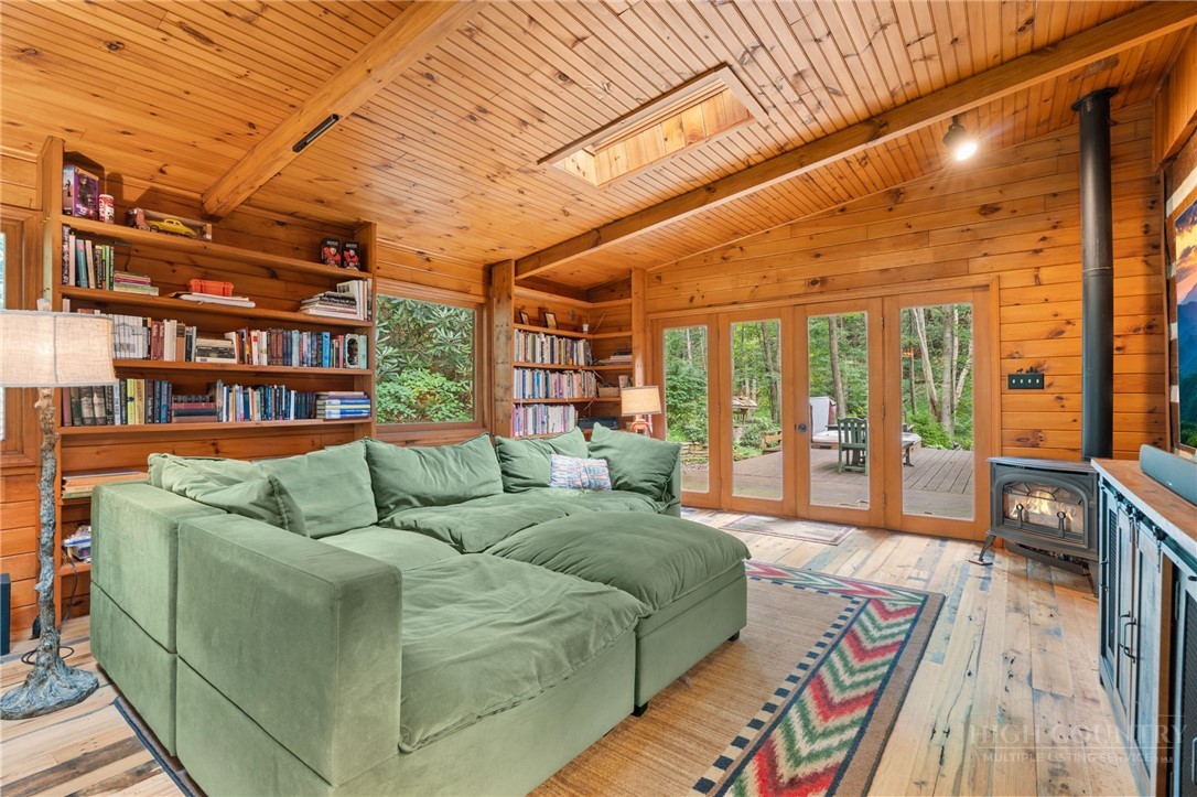 982 Jakes Mountain Road