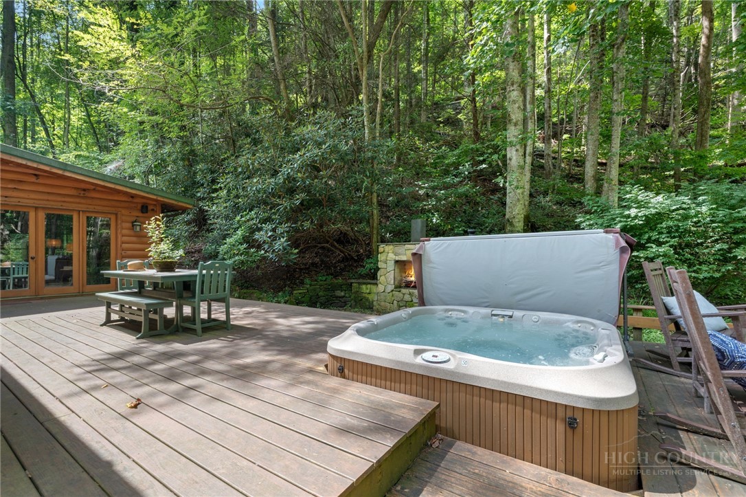 982 Jakes Mountain Road