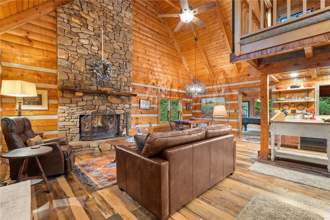 982 Jakes Mountain Road