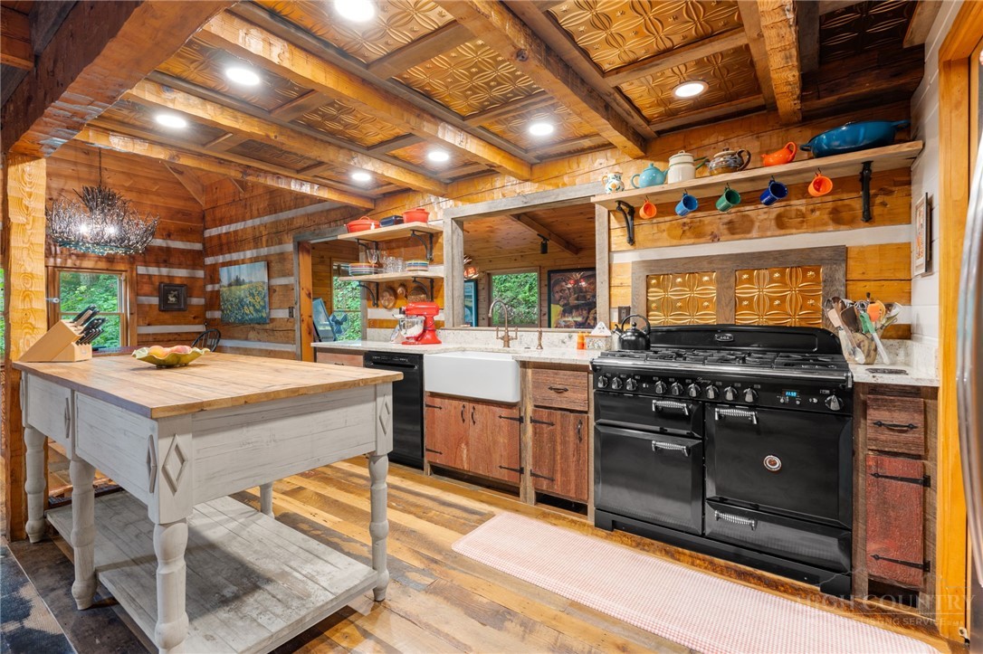 982 Jakes Mountain Road