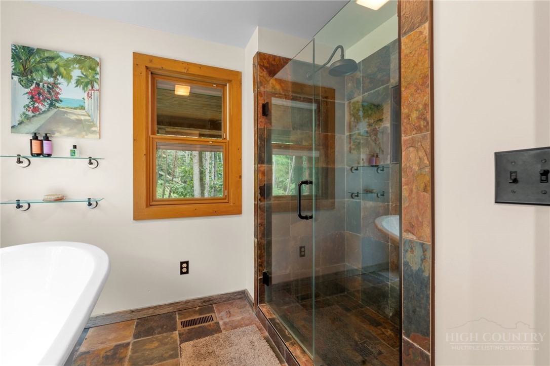 982 Jakes Mountain Road