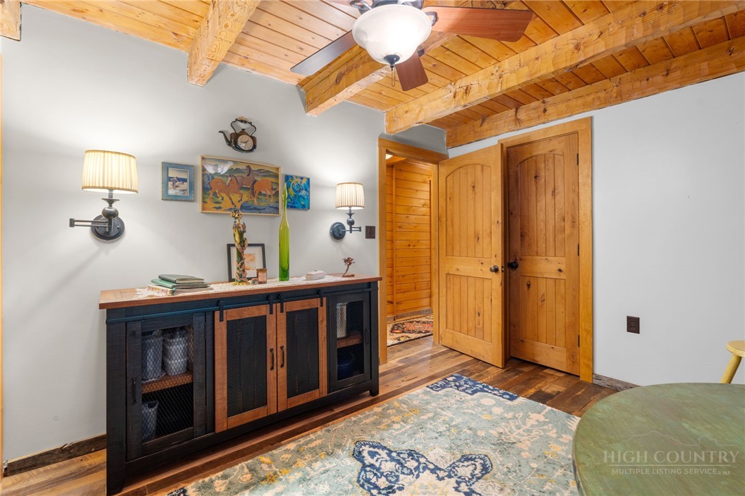 982 Jakes Mountain Road