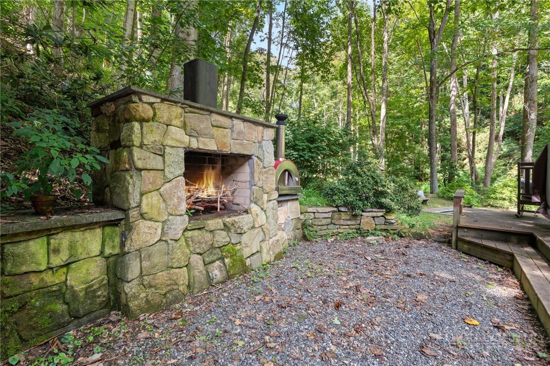 982 Jakes Mountain Road