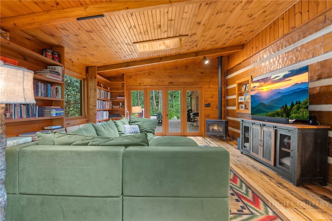 982 Jakes Mountain Road