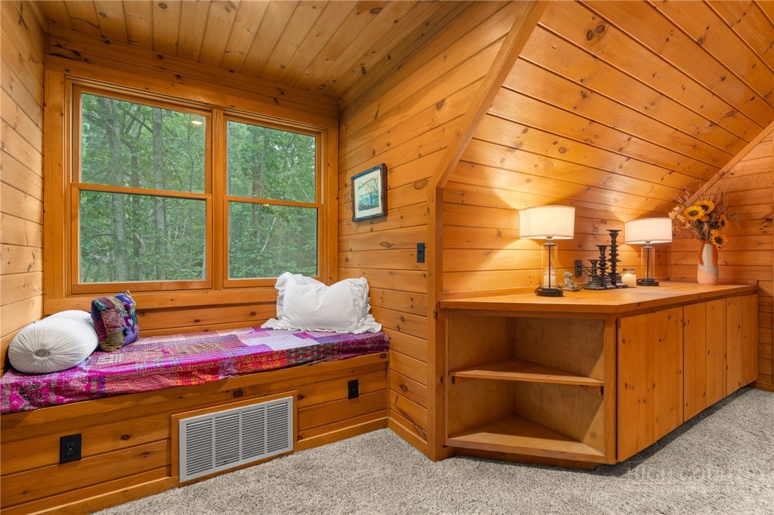 982 Jakes Mountain Road