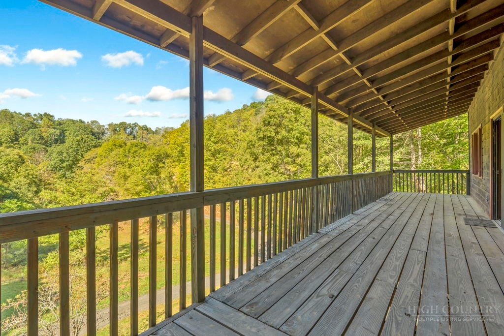 913 Horseshoe Trail