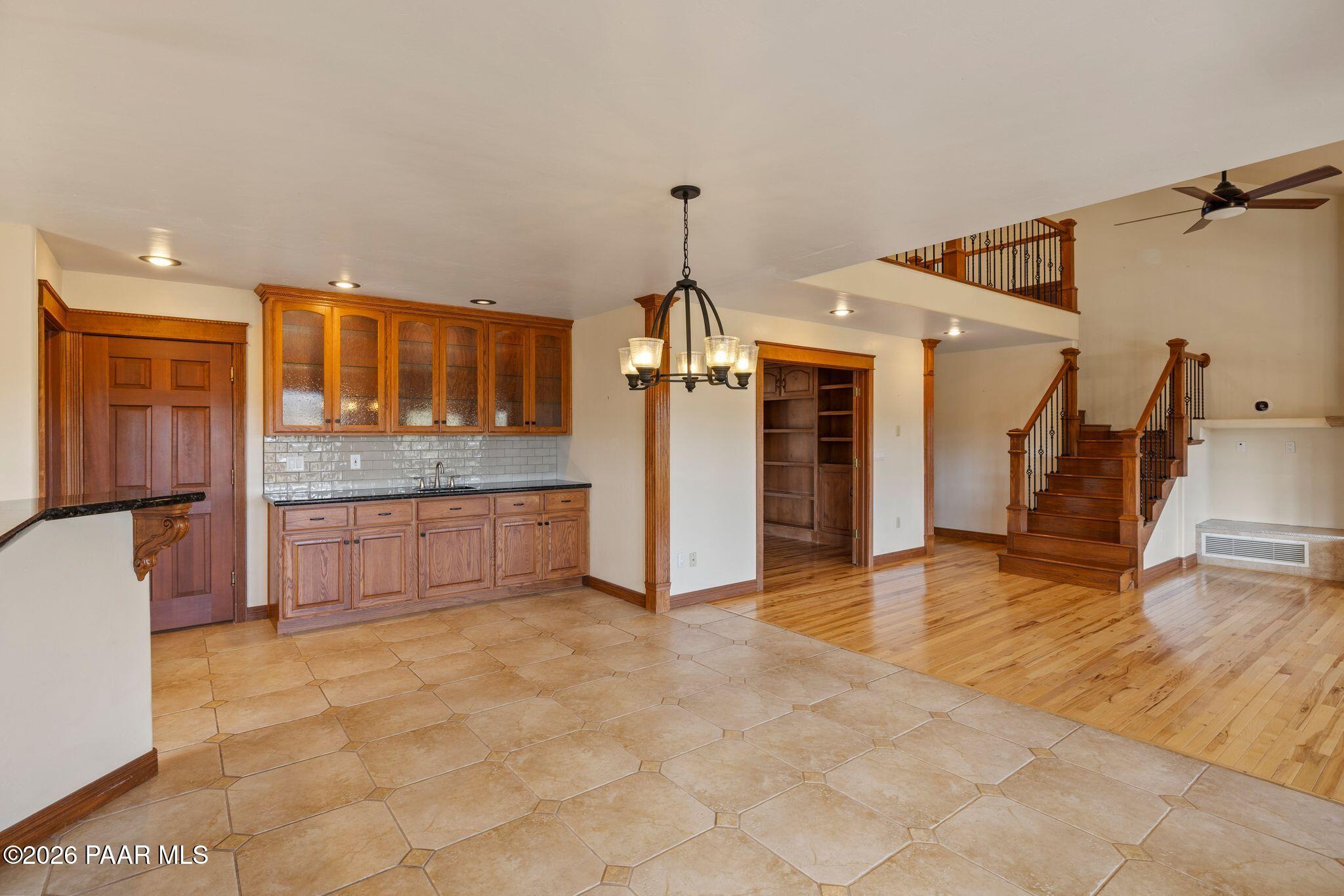 117 N Equestrian Way