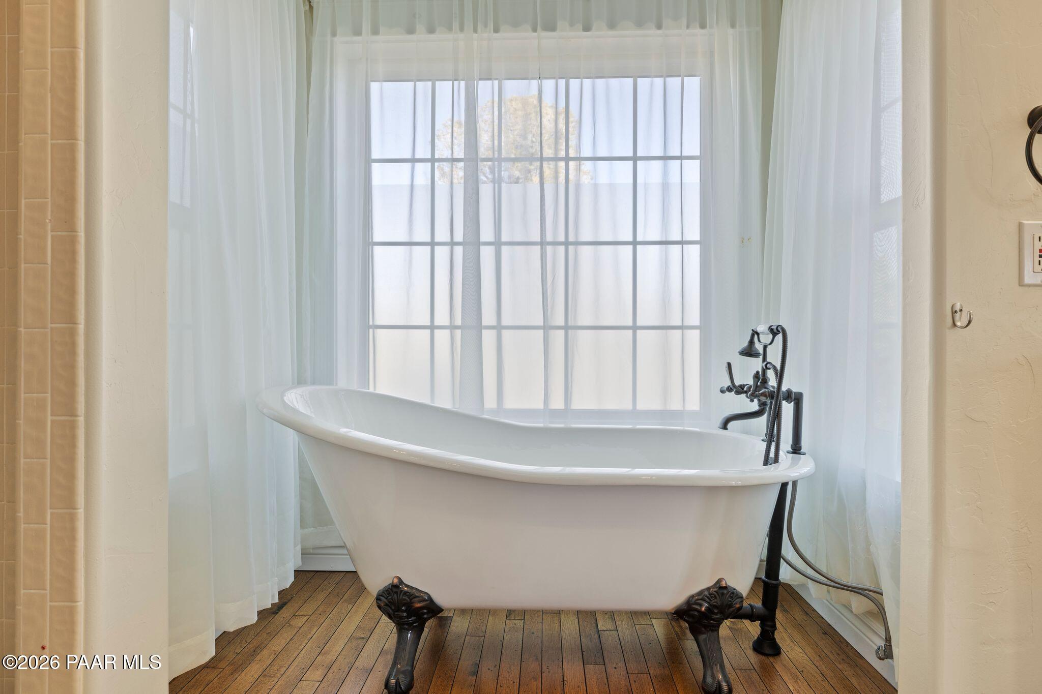 117 N Equestrian Way